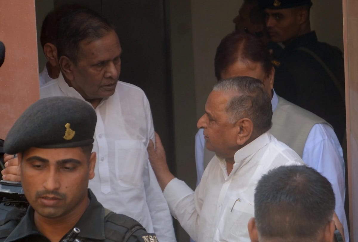 Beni Prasad Verma left party but remained close to Mulayam Singh