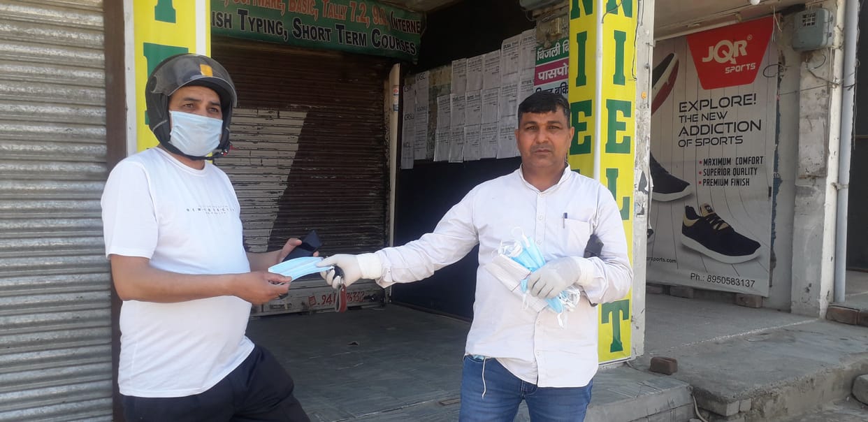 Ex-servicemen distributing masks to people to prevent corona infection