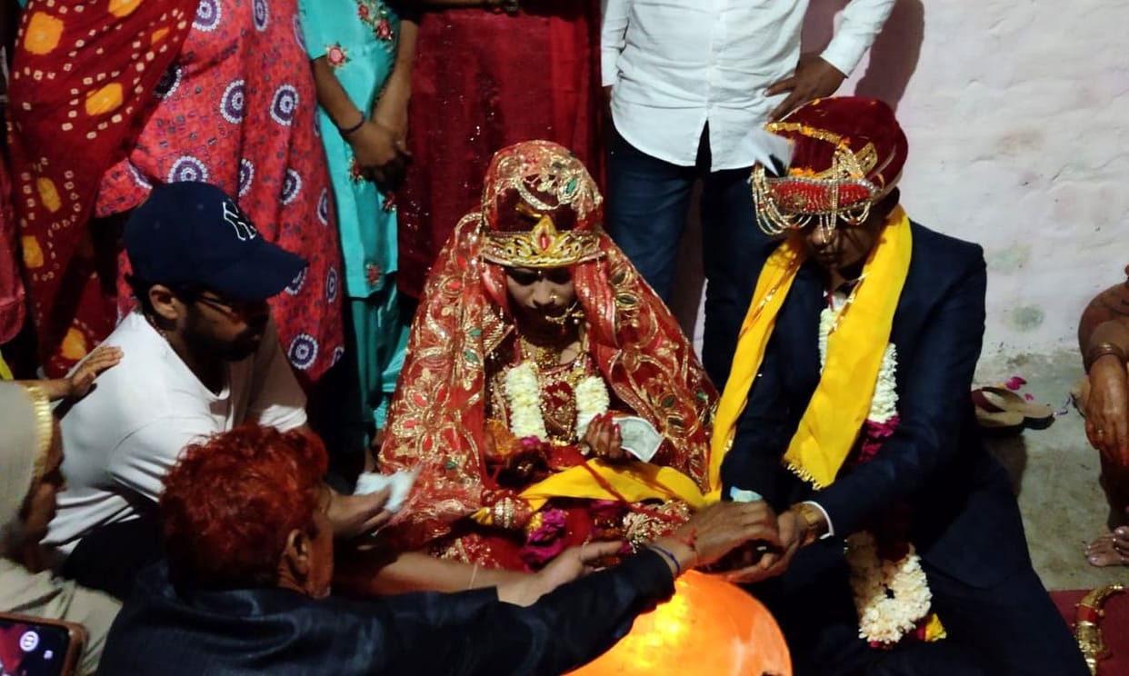 Dilraj arrives to pick up the bride with three family members