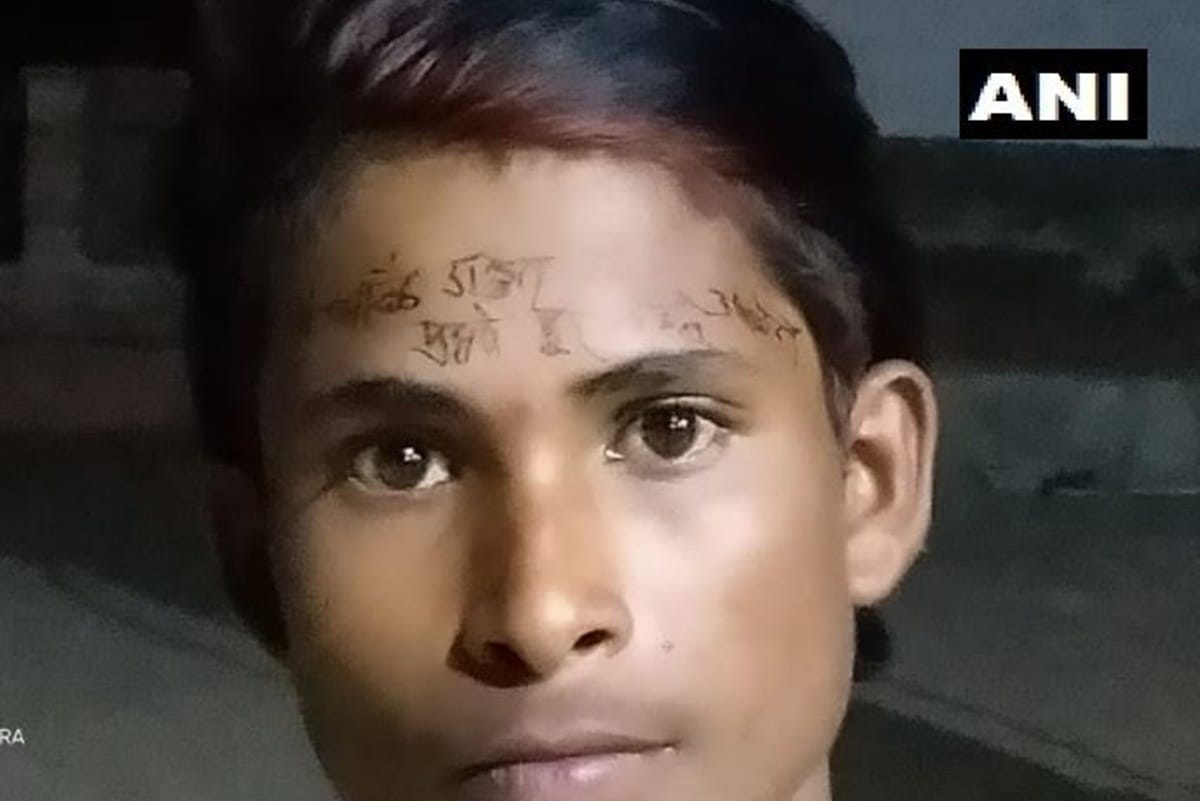 Police Sub Inspector writes I have violated lockdown stay away from me on forehead of a labour in Chhatarpur