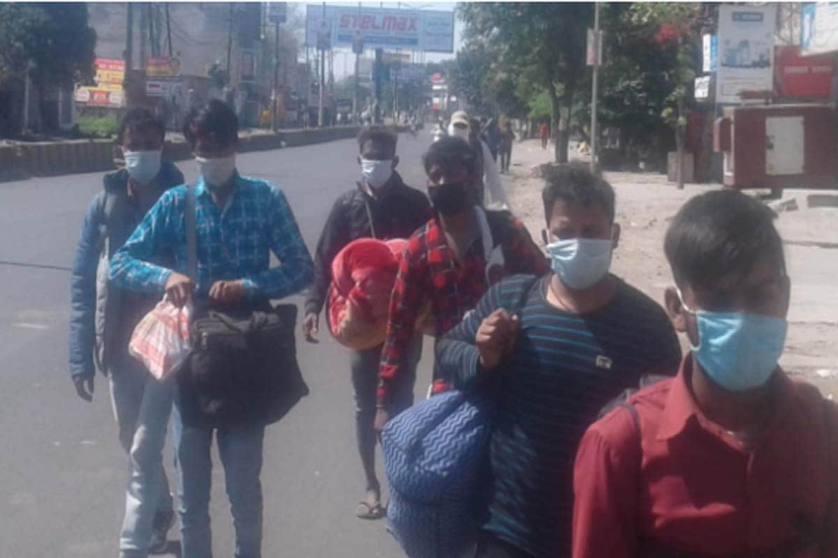 Lockdown update meerut news in hindi: workers walks saveral kilometers along with luggage, police playing double role