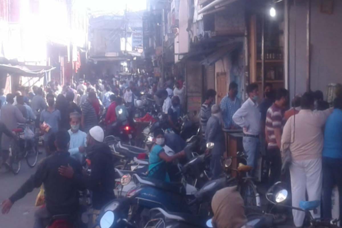 Lockdown in Meerut latest news:Many shopkeepers detained in Bijnor for not providing home delivery