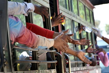 Thousands of people arrived from Delhi, police took front at bus station