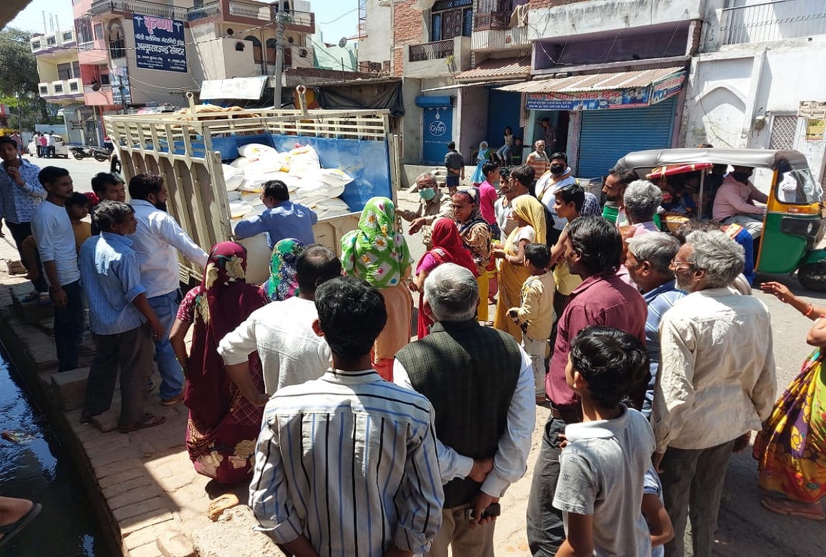 BSP leader ordered flour for poor people, mob attacked