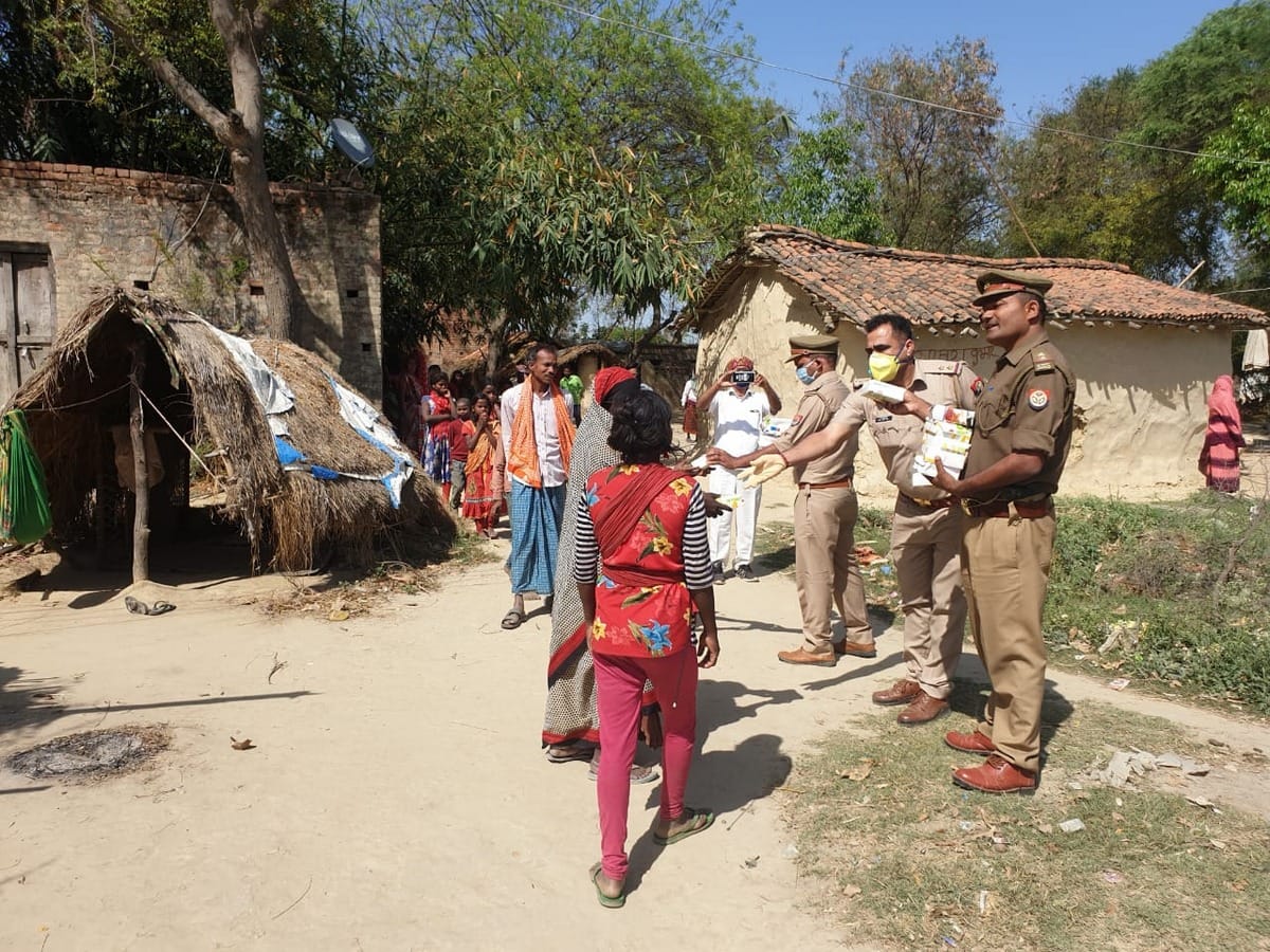 UP 112 ADG Aseem Arun gave instructions Police will not take photographs while giving relief material
