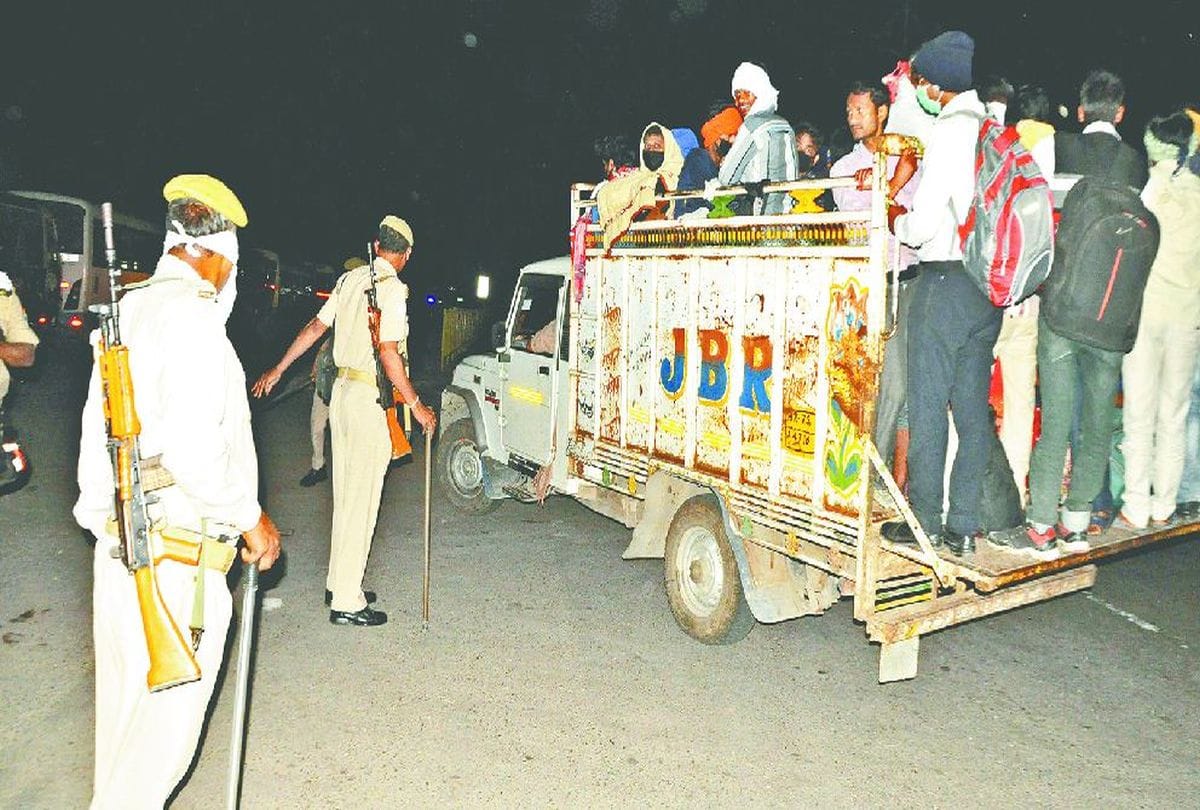 Story Of Migrating People Stay At Highway