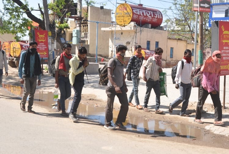 Laborers continues migrating from many cities of Punjab between curfew