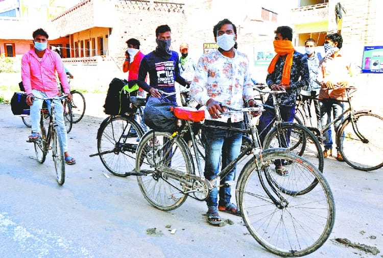 Laborers continues migrating from many cities of Punjab between curfew