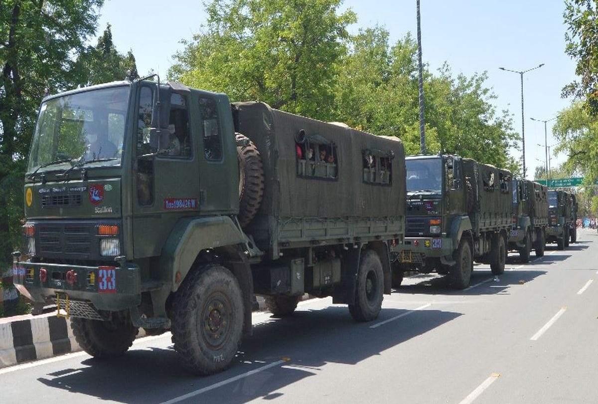 Lockdown in Agra News Latest Update Indian Army vehicles run to help of migrant workers