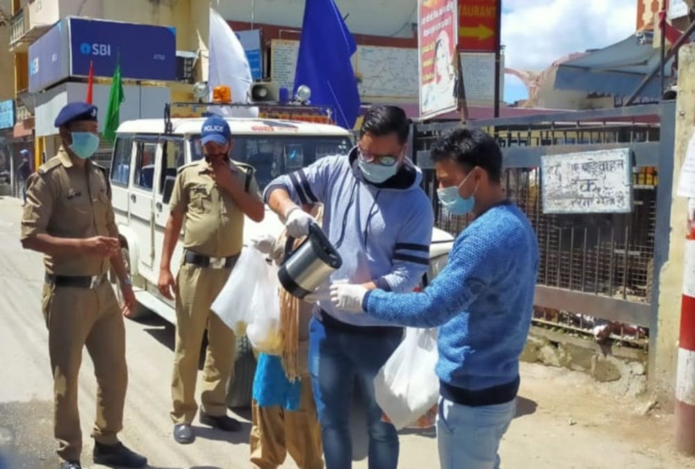 Coronavirus Lockdown in Uttarakhand :Many Organizations Helped Hungry and Poor People