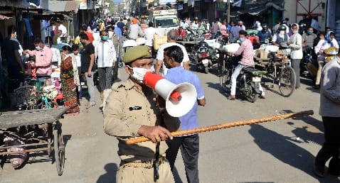 Police strictly tightened the situation in the market-market