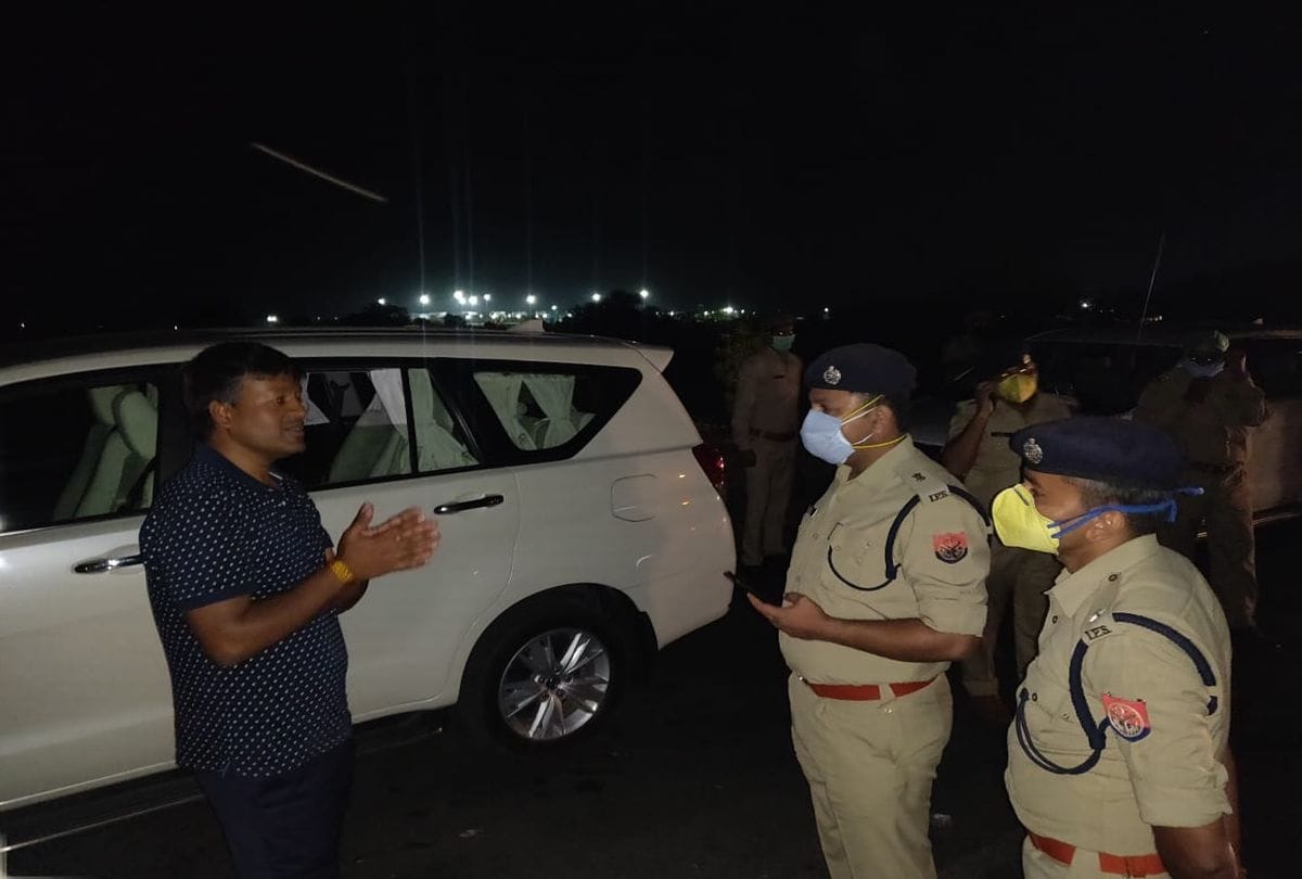 Lockdown Dm And Ssp Reach At Agra Firozabad Border
