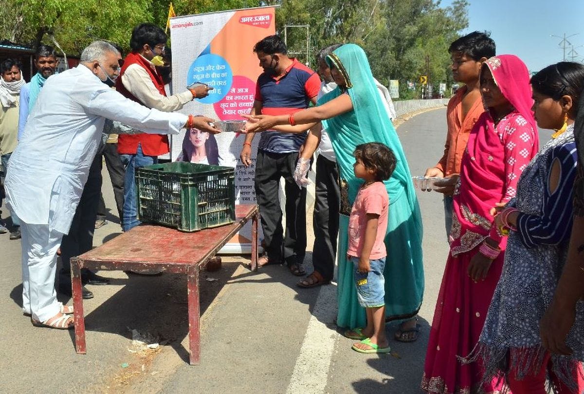 lockdown update Amar Ujala Foundation Food provided to the Migrant workers in agra