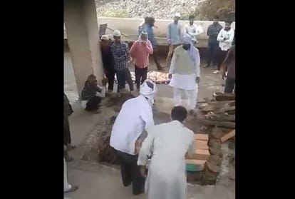 Lockdown in up bulandshahr muslims perform last rites of hindu neighbor