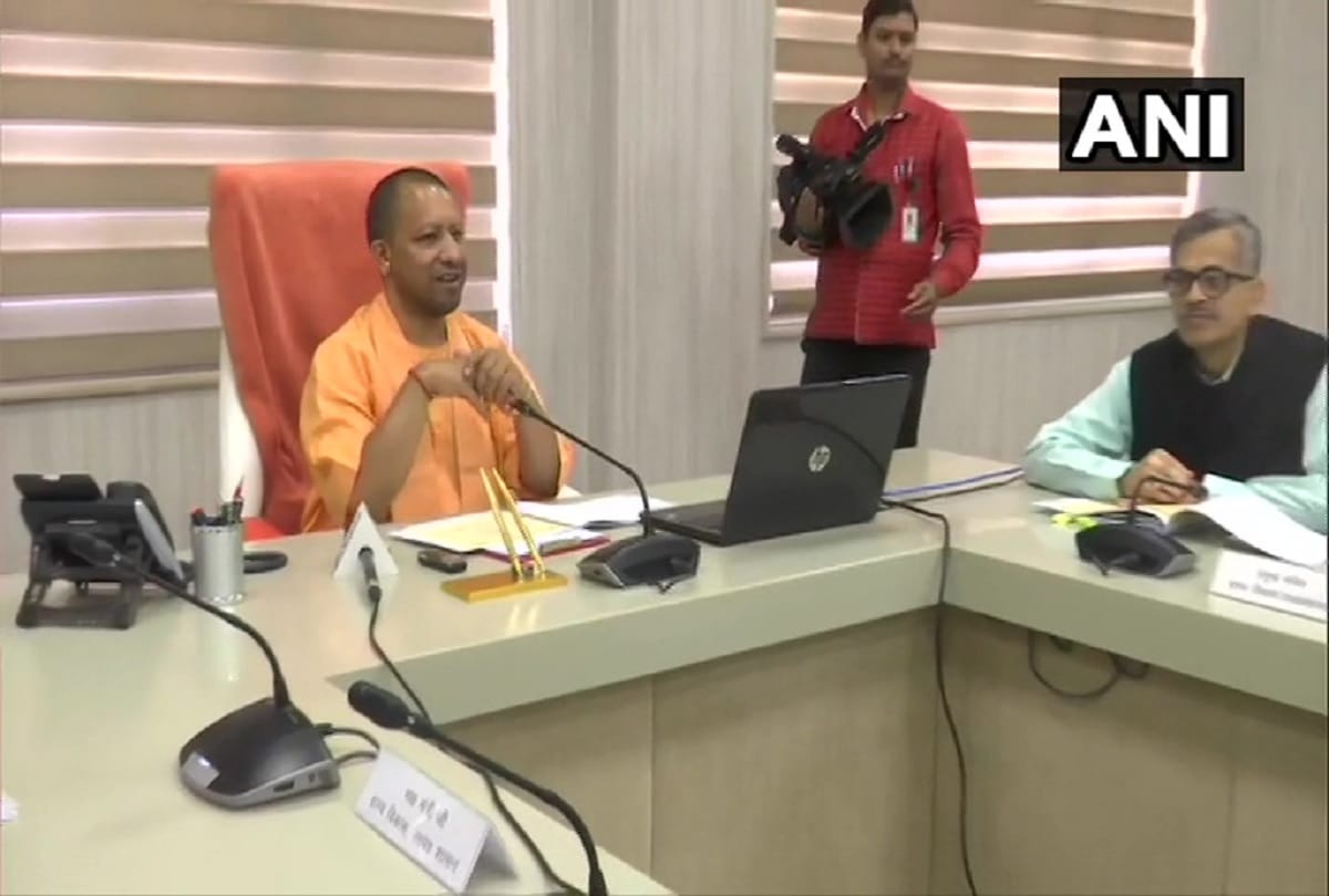 CoronaVirus: some of yogi adityanath ministers are helping stranded UP people in maharashtra