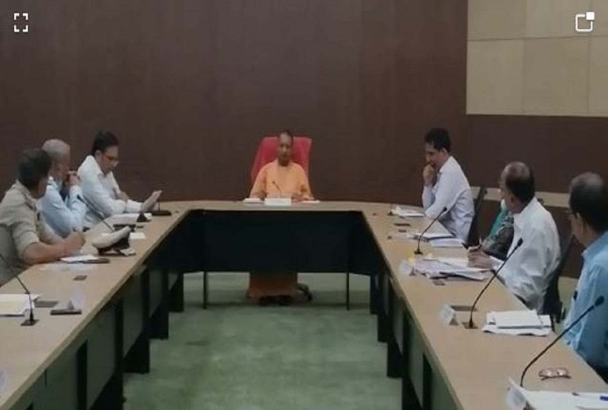 corona cases in india Chief Minister Yogi Adityanath angry on District Magistrate of Gautam Budh Nagar