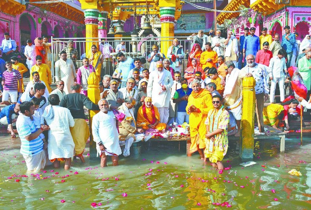 Yamuna Chhath Puja 2020 Celebrate In Mathura During Lockdown