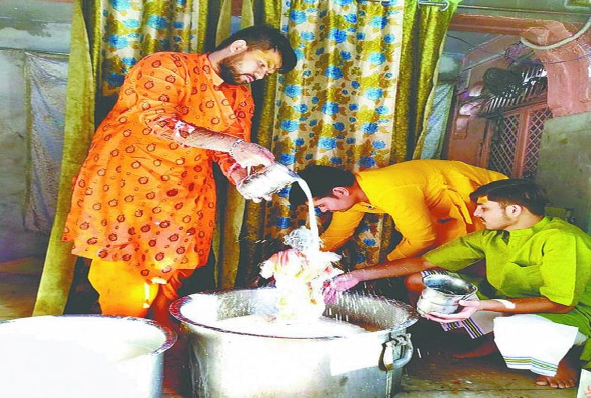 Yamuna Chhath Puja 2020 Celebrate In Mathura During Lockdown