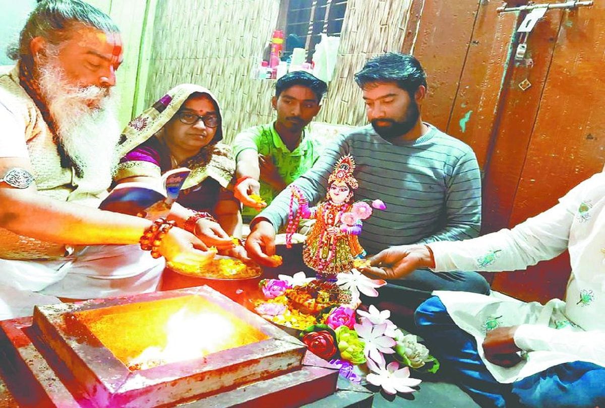 Yamuna Chhath Puja 2020 Celebrate In Mathura During Lockdown