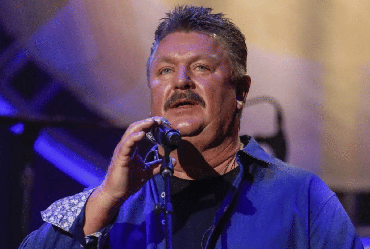 american singer Joe Diffie dead from coronavirus complications at age 61
