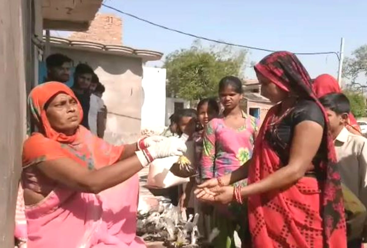 lockdown update transgender flour and oil provided to the poor family in agra