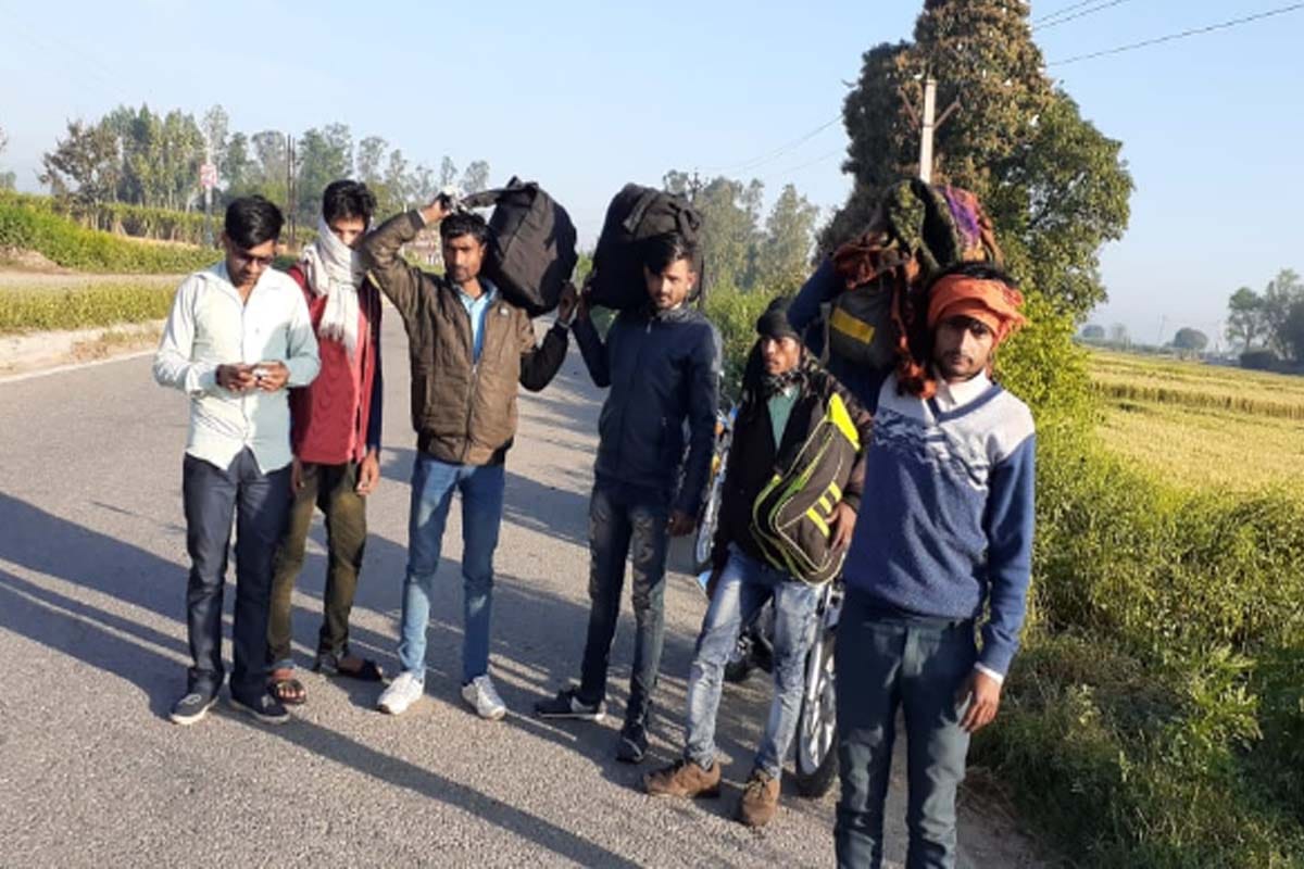 Lockdown Update in UP: migrant workers stay in quarantine centers in saveral district in UP