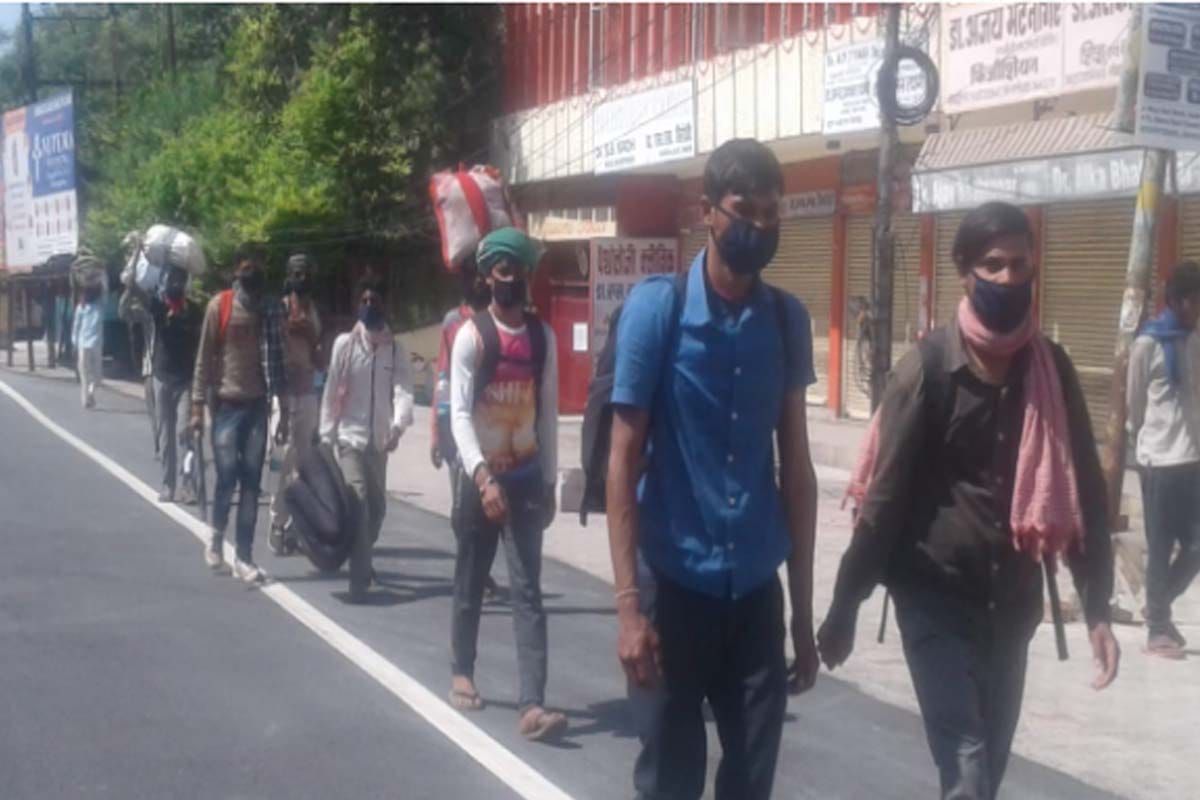 Lockdown Update in UP: migrant workers stay in quarantine centers in saveral district in UP
