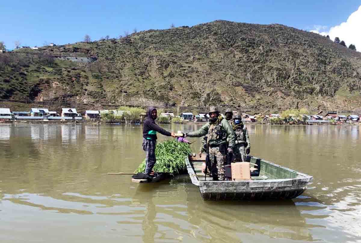 MARCOS under Watlab Sector reach out to fishermen community in Wular Lake to spread awareness about COVID19