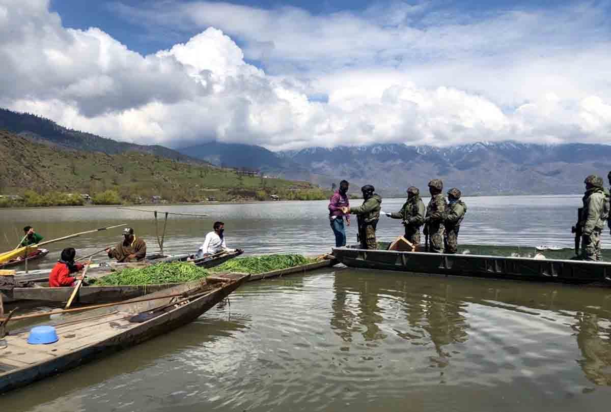 MARCOS under Watlab Sector reach out to fishermen community in Wular Lake to spread awareness about COVID19