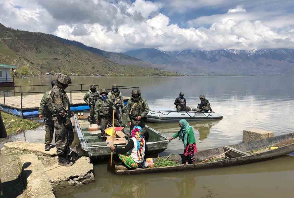 MARCOS under Watlab Sector reach out to fishermen community in Wular Lake to spread awareness about COVID19
