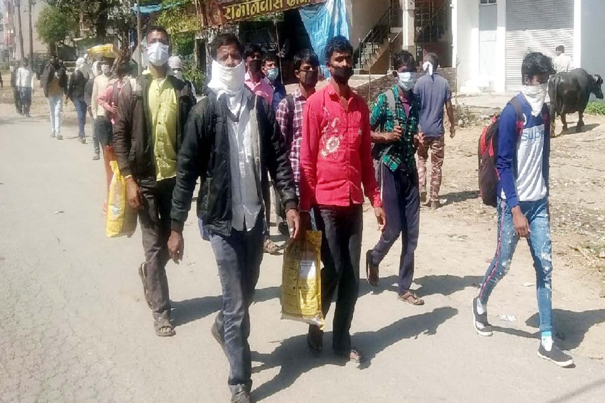 Lockdown Shamli Update, Peoples walking on foot in hungry at Shamli of Uttar Pradesh