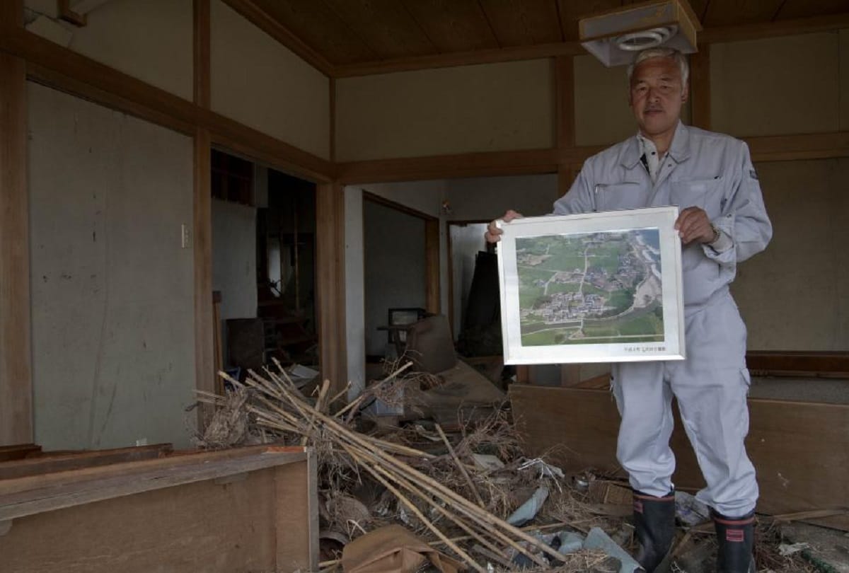 the guardian of animals Naoto Matsumura Lives Alone In A Radioactive Town tomioka in japan
