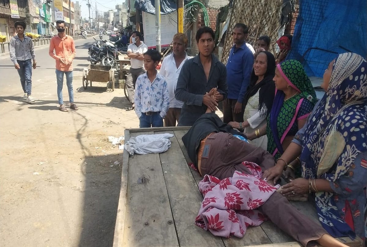 Patient were taken to hospital on rickshaw in Aligarh
