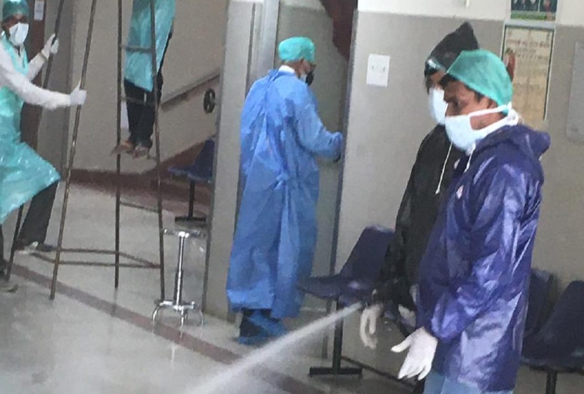 Corona nodal doctor suspect of corona infection, health deteriorated, admitted in hospital