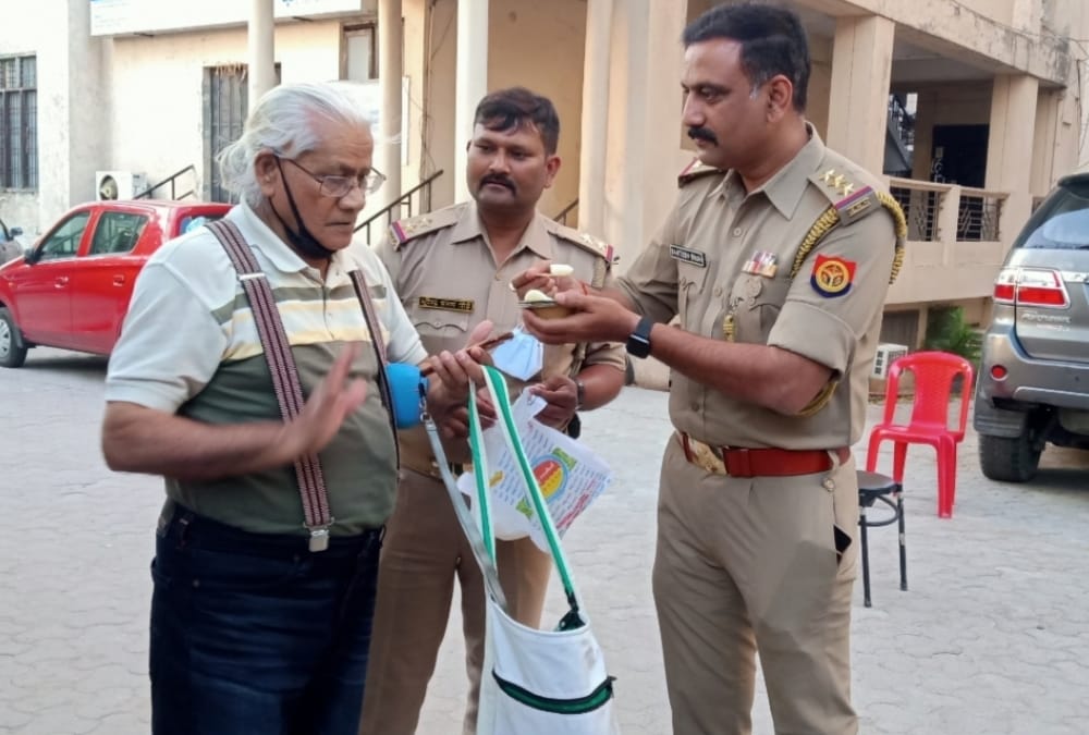 Police completes demand of a man when he asked for rasgulla.