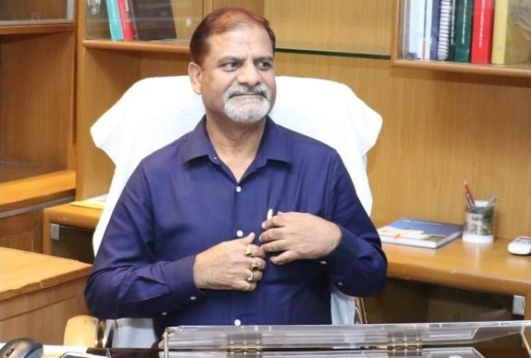 Coronavirus, Lockdown, Punjab University VC Pro. Rajkumar gave one month salary for rescue
