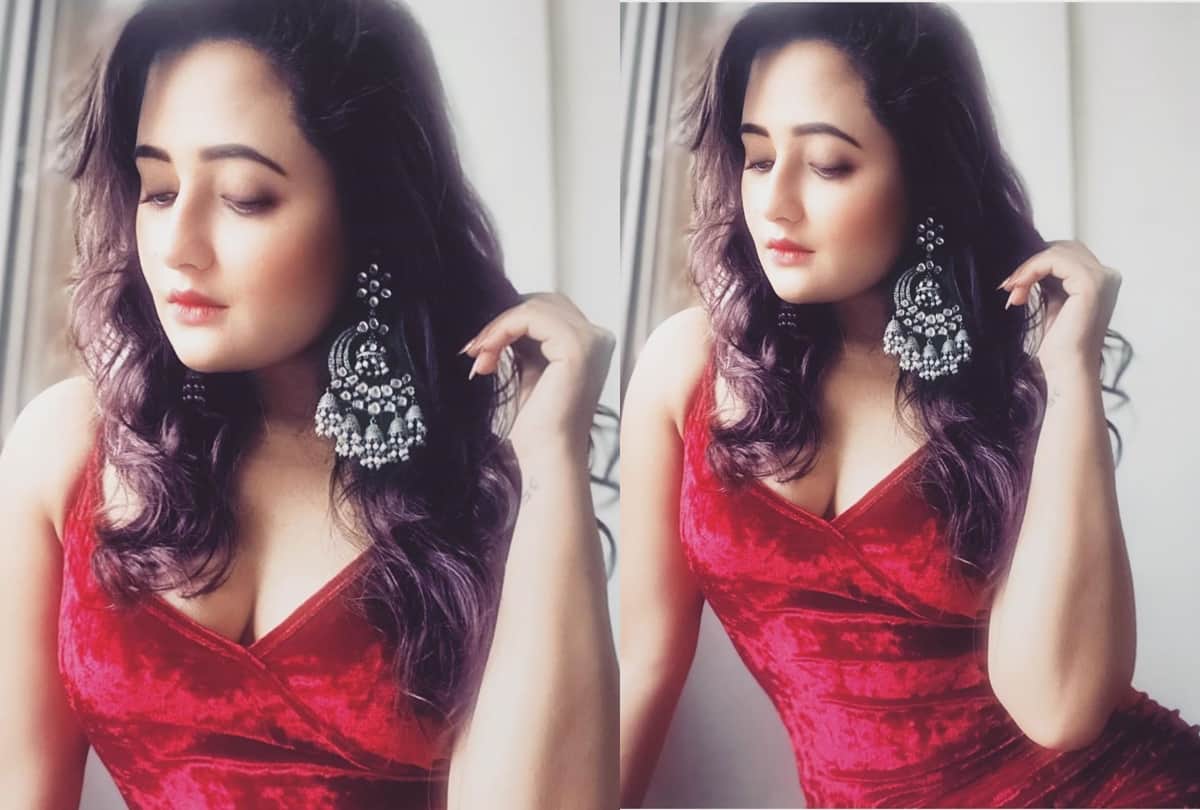 bigg boss contestant rashmi desai share her photos in red hot velvet dress and perfect makeup