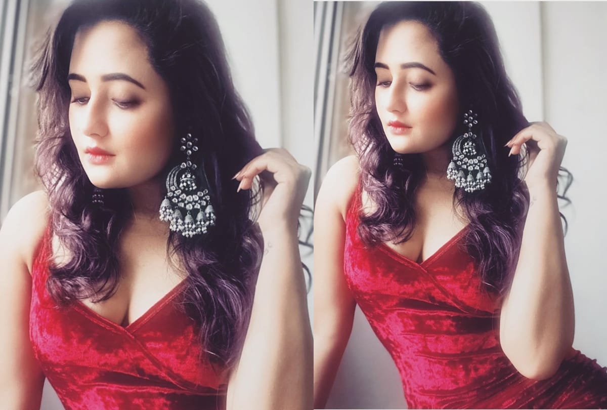 bigg boss contestant rashmi desai share her photos in red hot velvet dress and perfect makeup