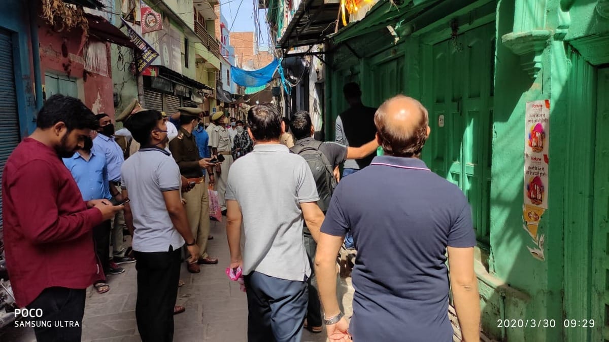 varanasi dm sp reached market to inspect shopkeepers taking custody selling goods price higher