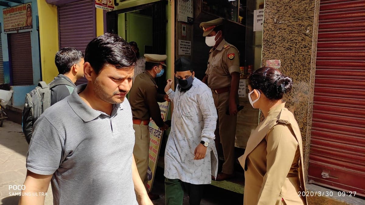 varanasi dm sp reached market to inspect shopkeepers taking custody selling goods price higher