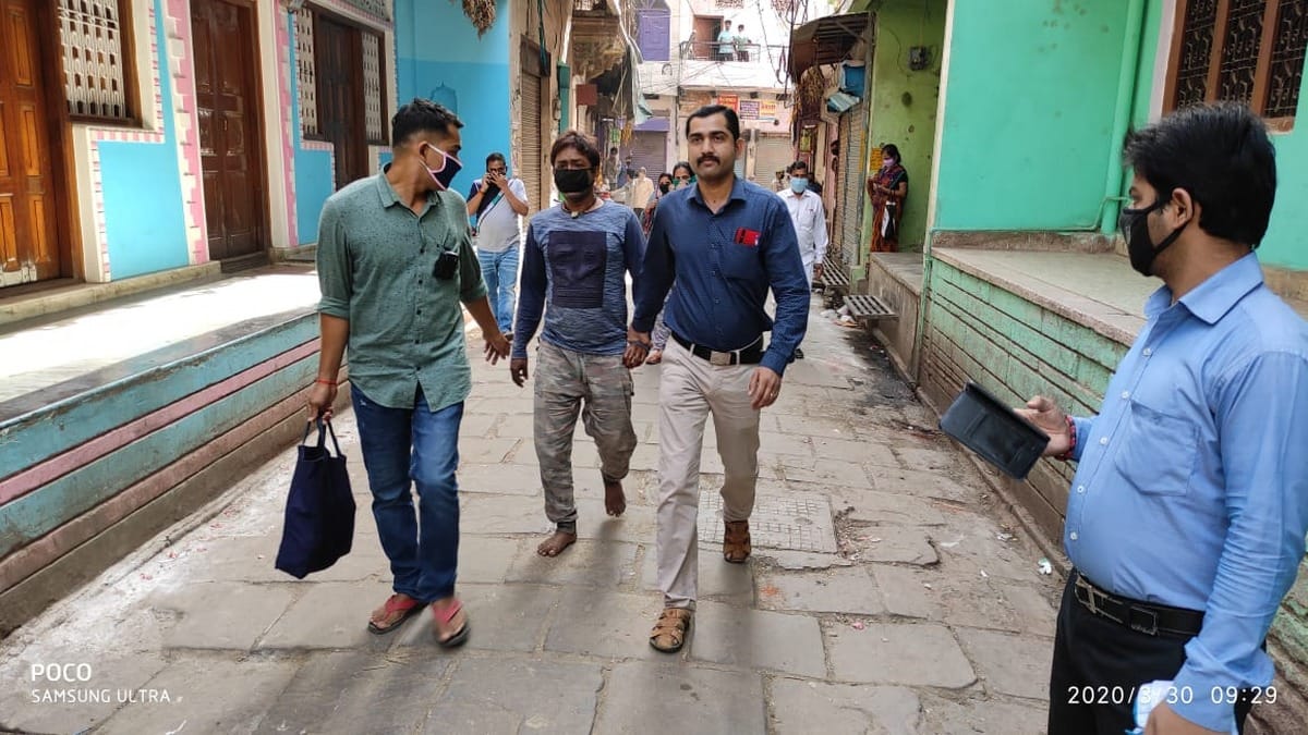 varanasi dm sp reached market to inspect shopkeepers taking custody selling goods price higher