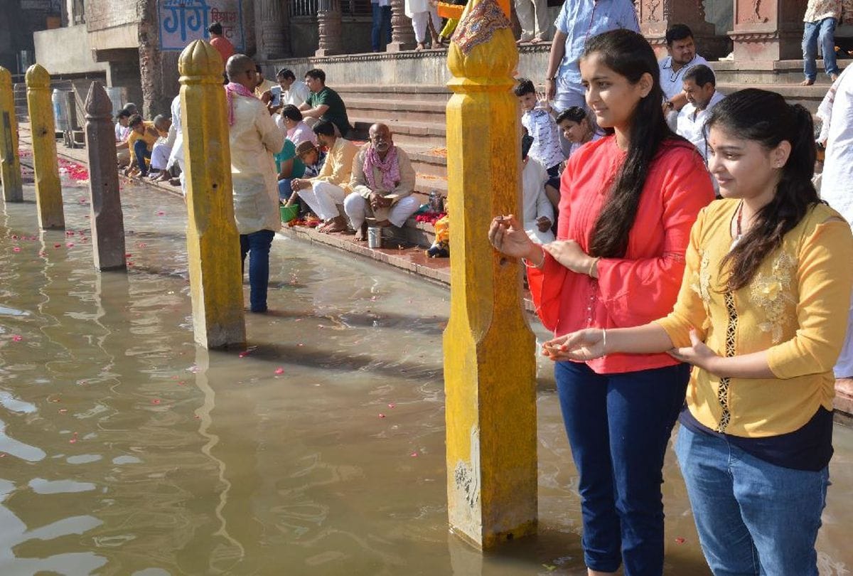 Yamuna Chhath Puja 2020 Celebrate In Mathura During Lockdown