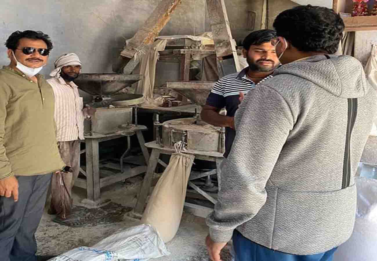 coronavirus lockdown in kanpur, police alert on shopkeepers black marketing