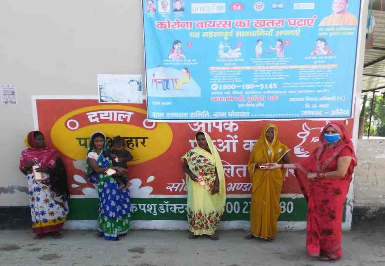 Female village head imposed curfew in village to protect against corona in auraiya