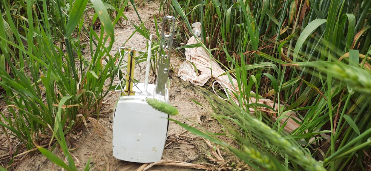 Suspicious device found in the field