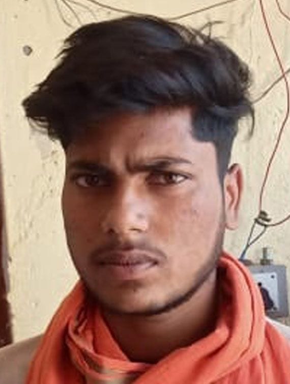 tamancha dikhaakar mobail aur nagadee lootee