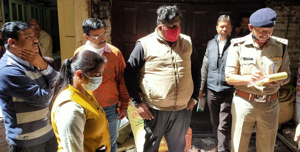 Businessman's invoice cut after getting dirt in a hole cell shop