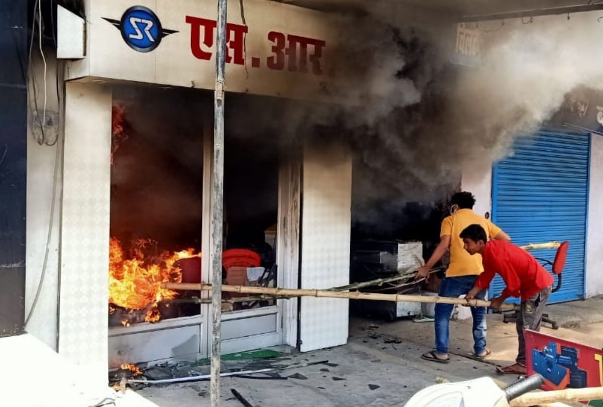 Massive fire in shop at Basti