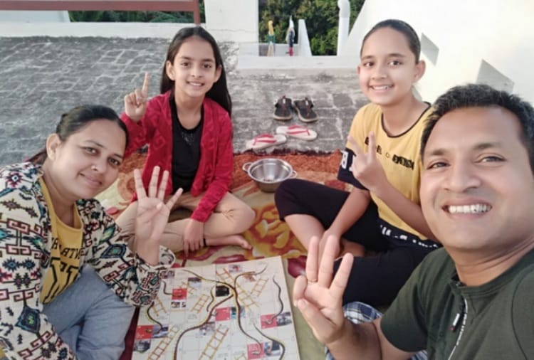 Cornavirus, Lockdown, People Staying Home, Spending Time With Family and Learning Skills