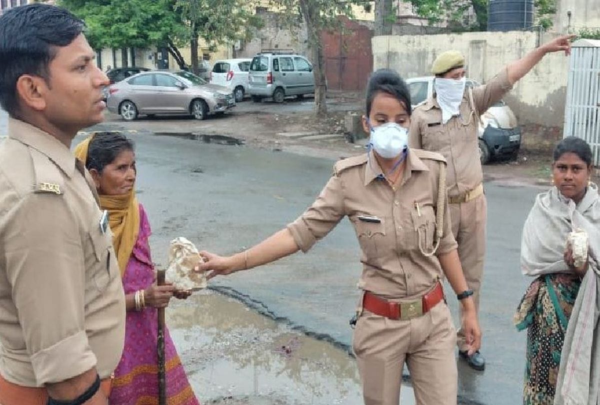 Agra Woman Police Duty In Lockdown